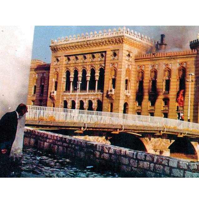  Barbari su pucali u knjige: 26. godišnjica spaljivanja Vijećnice