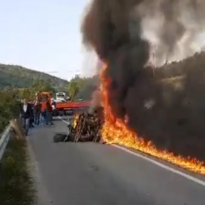 Veterani OVK sa barikada poručuju "Vučić neće proći" (Video)