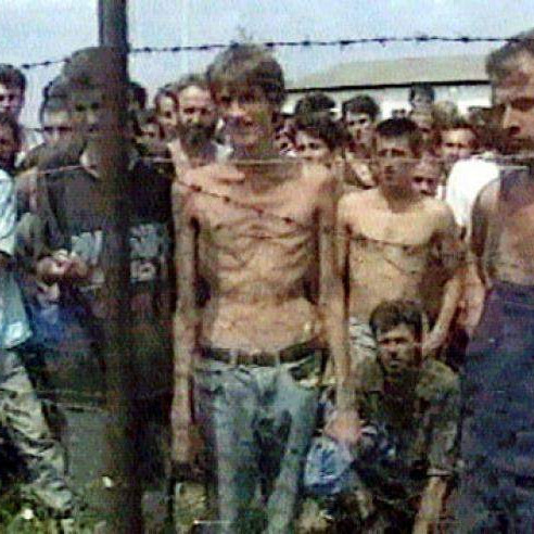 Obilježavanje 25. godišnjice Omarske: Logor smrti koji je svijet podsjetio na holokaust (Video) 