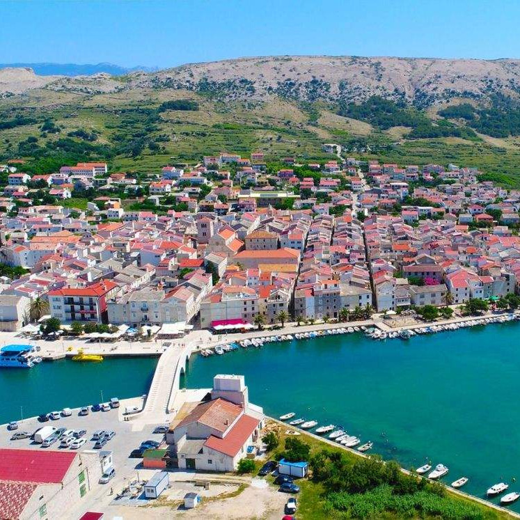 Hrvatska: Otac bacio četvero maloljetne djece s kuće na Pagu