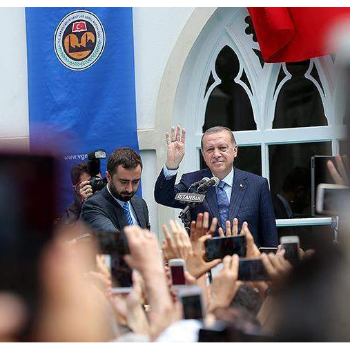 Erdogan: Neprijatelji Turske najprije udaraju na džamije, to nije slučajno