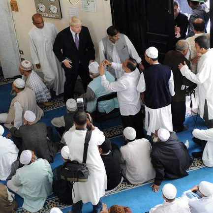 Muslimani Vladi Velike Britanije: Borite se protiv islamofobije!