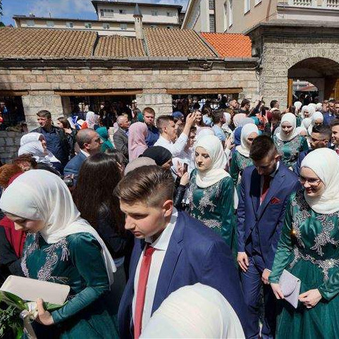 Gazi Husrev-begova medresa ispratila 469. generaciju maturanata i 37. maturantica