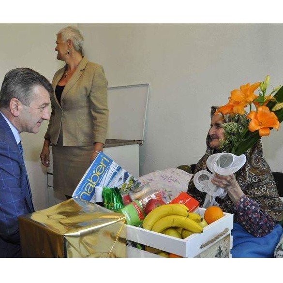 Nana Aziza Karić posti iako ima 104 godine