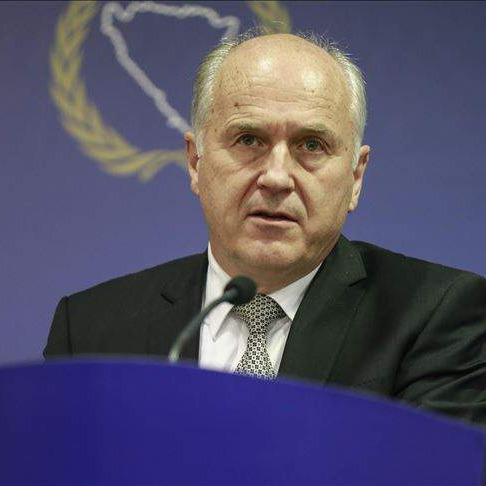 Inzko u UN-u: BiH treba manje oružja i manje uniformisanih ljudi