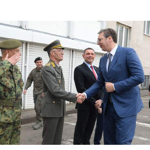 VUČIĆ ŠALJE PORUKU REGIJI: Parada 4.000 vojnika i policajaca, ruski tenkovi, avioni...