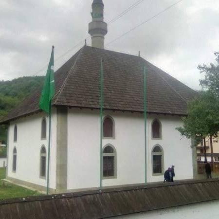 Incidenti: Potrgane zastave ispred džamije u Novoj Kasabi