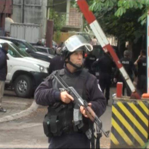  DRAMA NA KOSOVU Srbi postavili barikade, ranjen kosovski policajac, Vučić diže vojsku