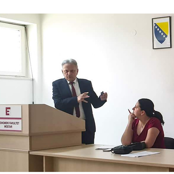 Skandalozno / Na Univerzitetu Džemal Bijedić" studentima predavao negator genocida u Srebrenici!?