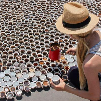 PAMTIŠ LI SREBRENICU |U Veneciji će 11. jula biti postavljena 8.373 fildžana kafe