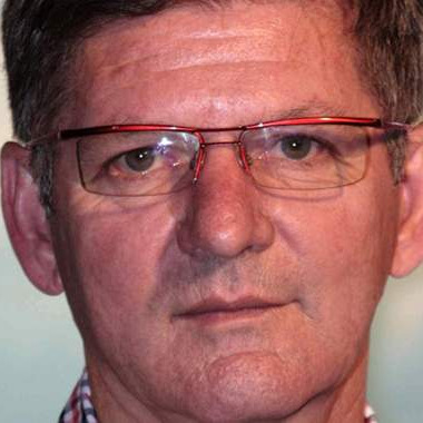 U Bihaću u 65. godini umro legendarni bh. novinar Mirza Sadiković