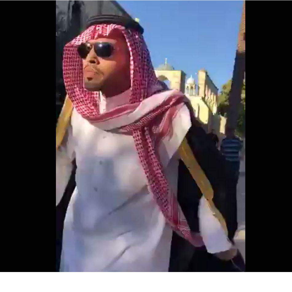 ZBOG POSJETE IZRAELU |Palestinci iz dvorišta Al-Akse istjerali saudijskog novinara (Video)
