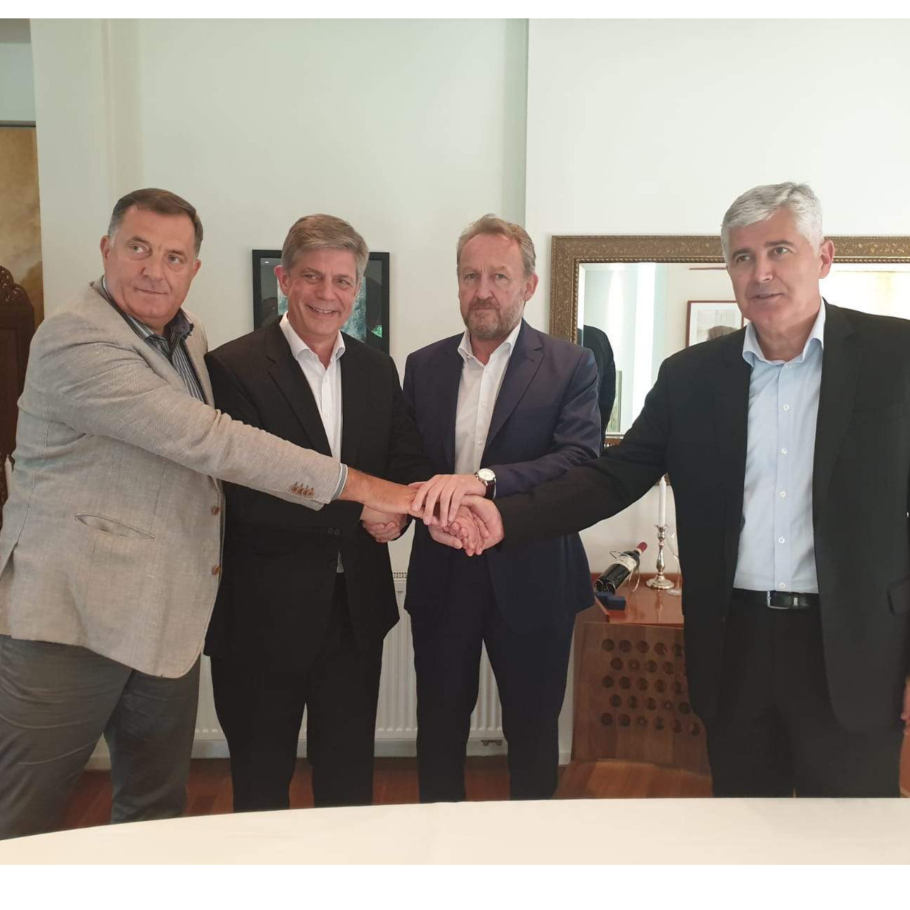 Potpisan sporazum o uspostavi vlasti: Nastavlja se NATO put, VM u roku 30 dana