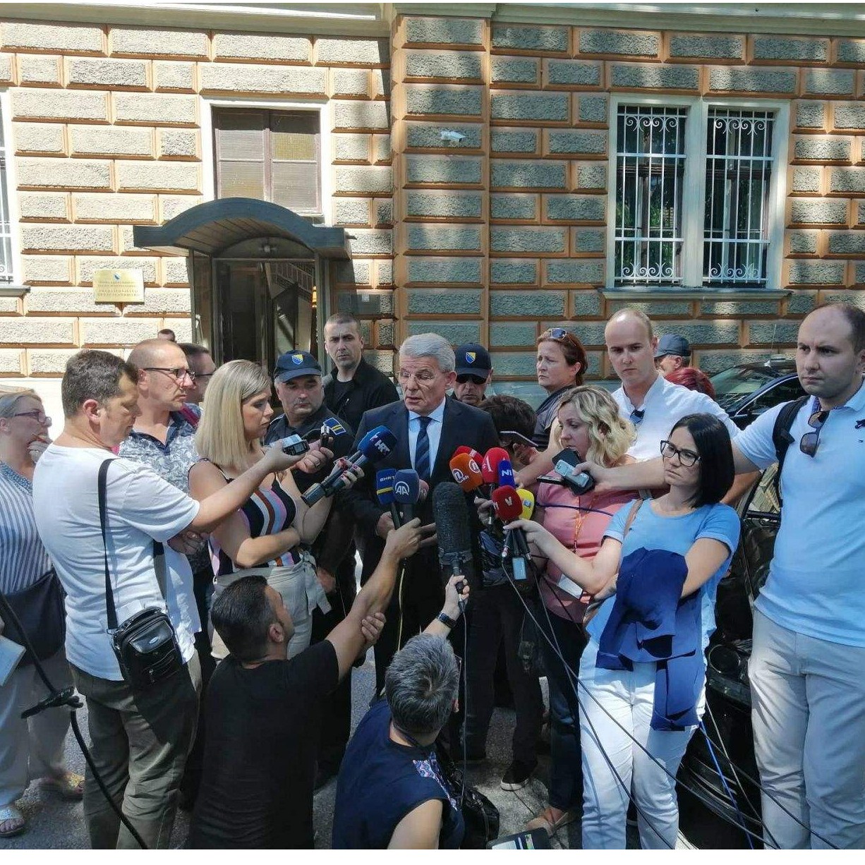 'Uzrok problema je unilateralno nastojanje Dodika da se obustavi NATO put BiH'