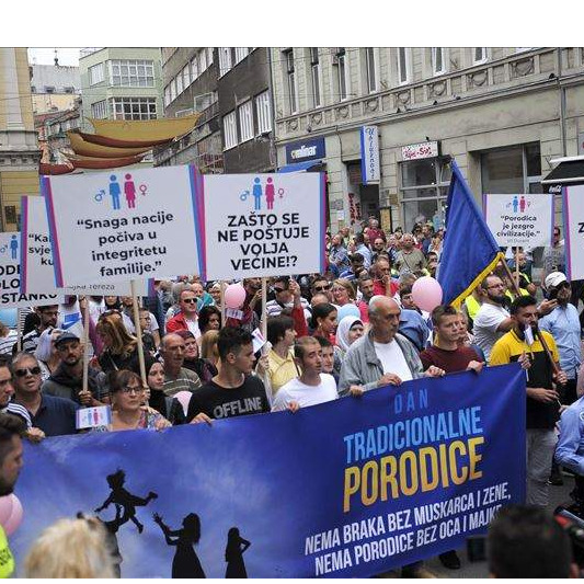 Sarajevo: Održana mirna šetnja “Dan tradicionalne porodice“