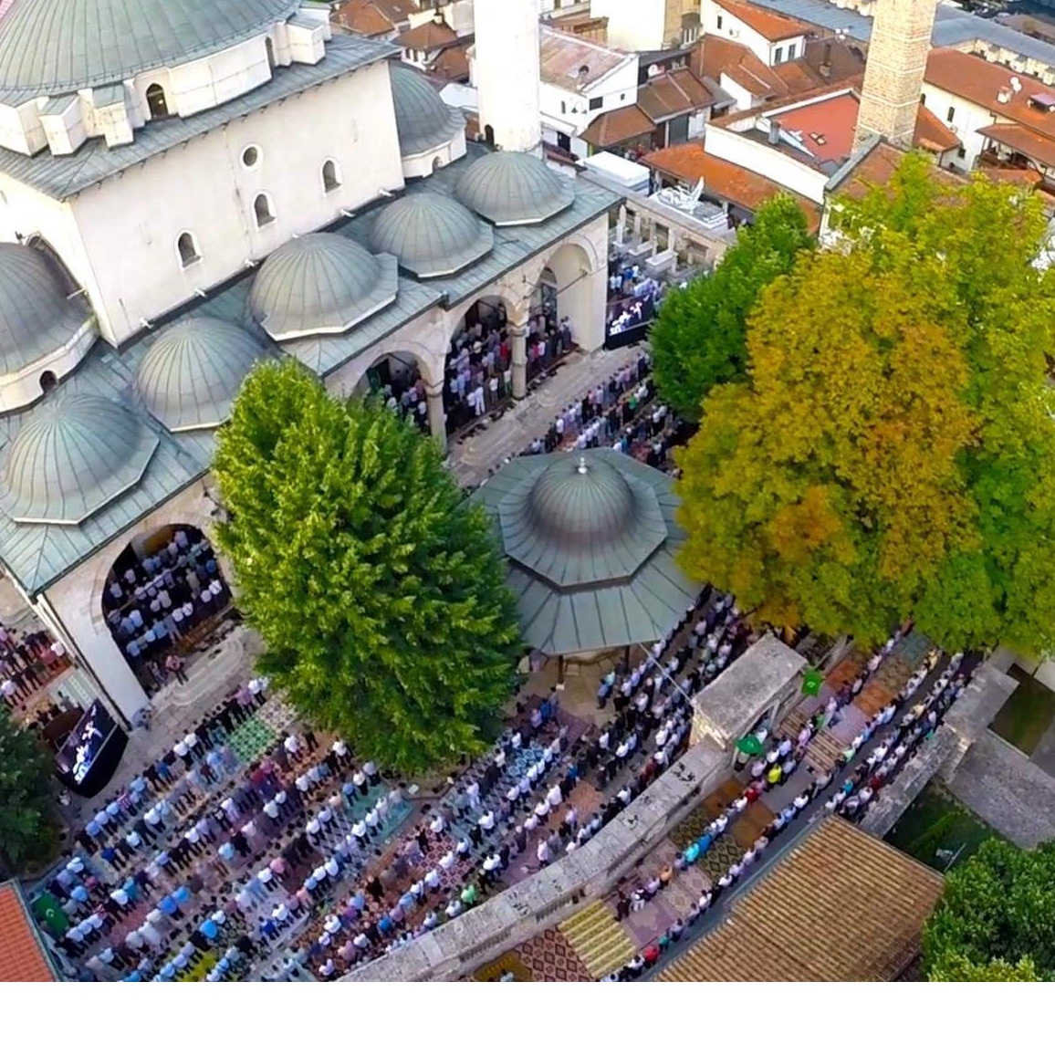 Turistički vodiči tvrde da su muslimani na kamenu ispred Begove džamije odsijecali glave!?