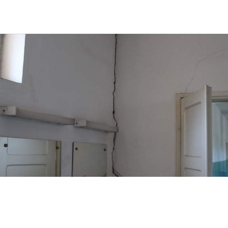 Mostar: Na Univerzitetu Džemal Bijedić otpadali dijelovi zidova, prekinuta nastava