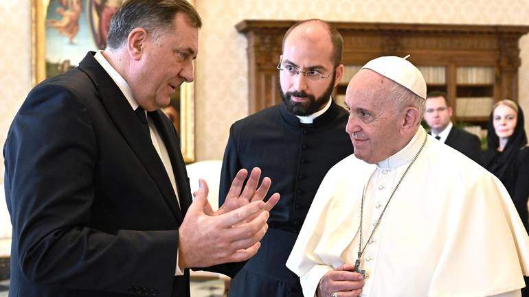 Kako je papa Franjo poslao Dodiku snažnu poruku: Kad ste iz BiH, evo Vam i ovo...