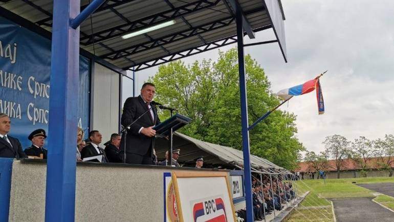U PRISUSTVU MINISTRA IZ SRBIJE |Dodik pozvao vojnike OS BiH da obuku uniforme Vojske RS-a