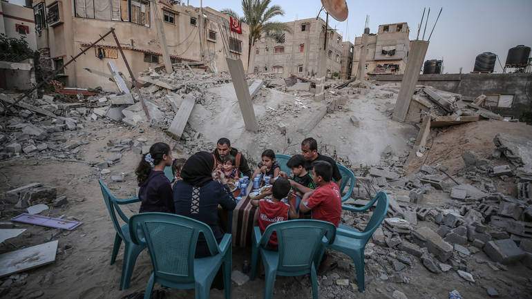 Ramazan u Gazi: Iftar na ruševinama zgrada