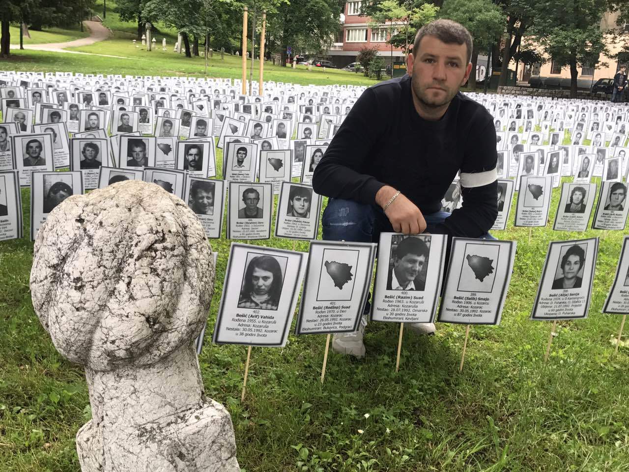 Došao iz Švicarske u Sarajevo, u Velikom parku ugledao fotografiju ubijenog oca