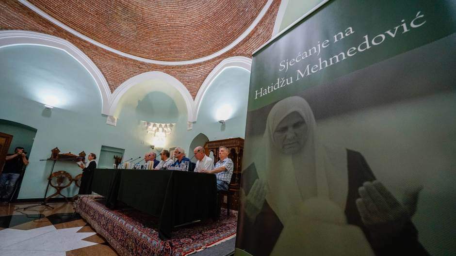 Suze i bol |Pjesnik Mile Stojić knjigu "Hatižda" posvetio Hatidži Mehmedović