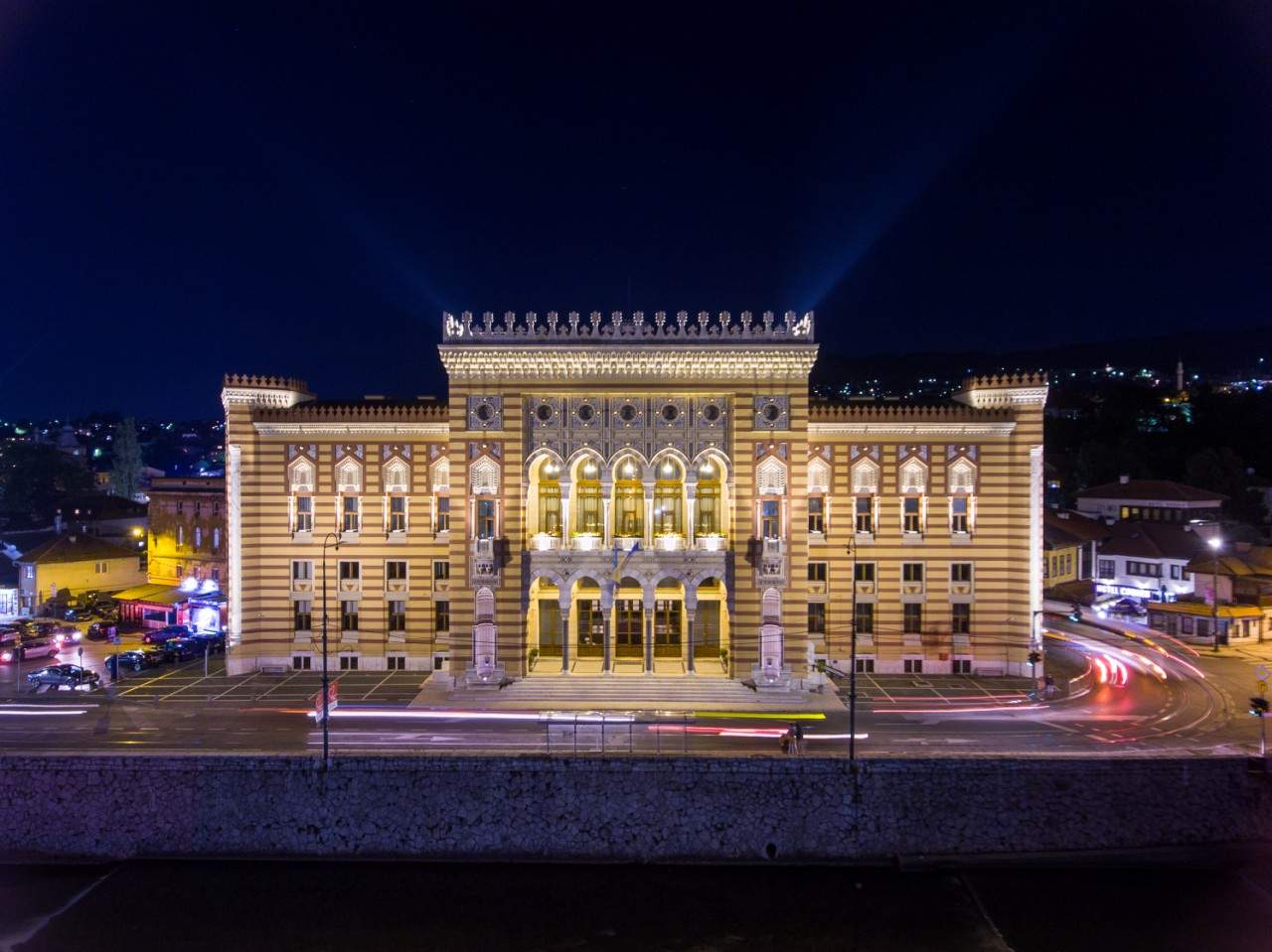Vijećnica na godišnjicu paljenja dobila novo osvjetljenje