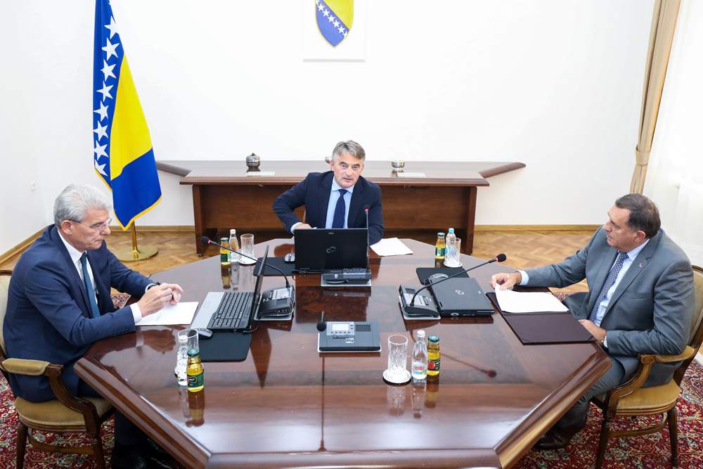 PRODUBLJENA POLITIČKA KRIZA Dodik zaprijetio "razvaljivanjem" OSBiH, obaranjem VSTV-a, Suda i Tužilaštva