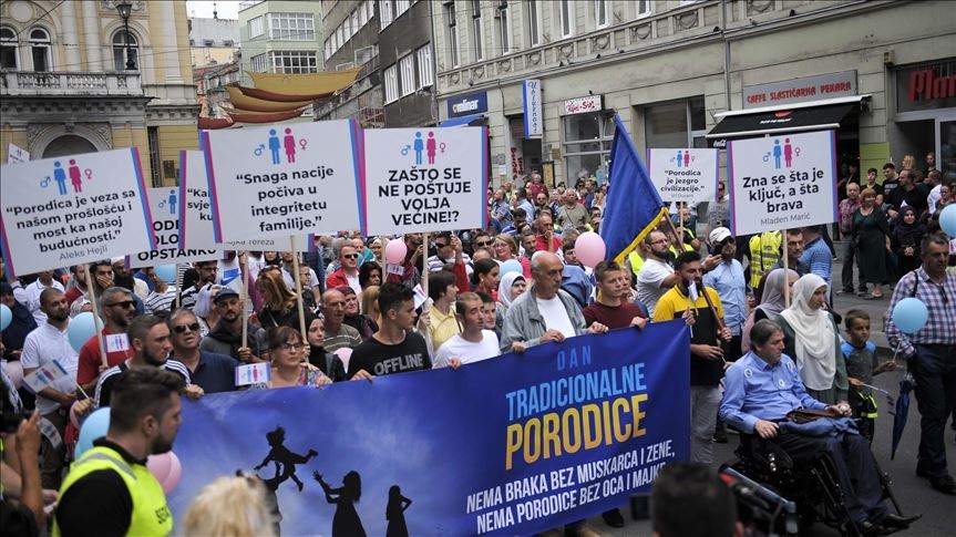 Sarajevo: Održana mirna šetnja “Dan tradicionalne porodice“