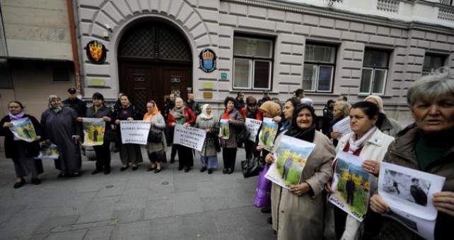 Protesti žrtava genocida zbog Nobelove nagrade Handkeu: Ovo je zločinački poduhvat