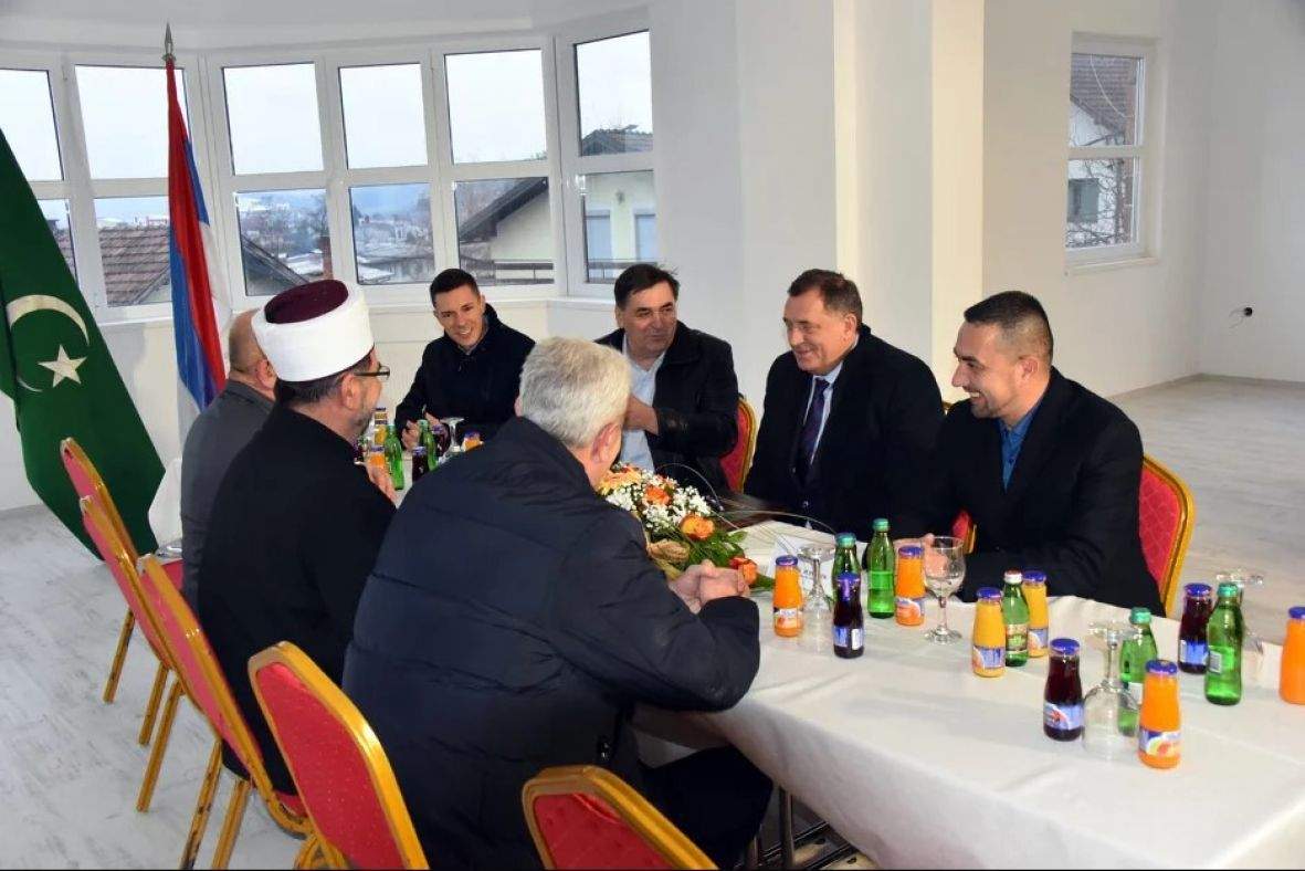 IZBiH uputila izvinjenje jer je tokom susreta sa Dodikom bila istaknuta SAMO zastava RS-a!
