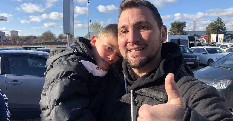 Babo, volim te... | Emotivan susret sina i oca koji se nakon tri mjeseca vratio iz Njemačke