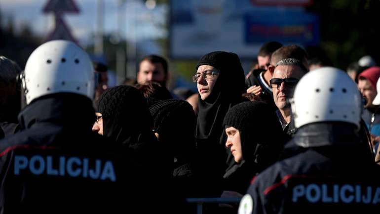 Crna Gora: U loncu vri, poklopac igra