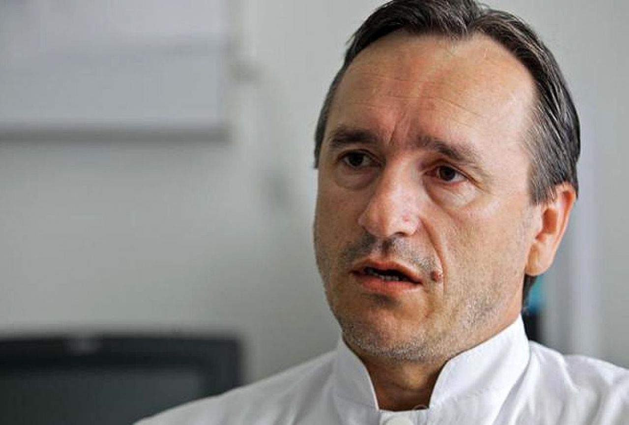 HEROJ U BIJELOM | Ratnin hirurg iz Srebrenice dr. Ilijas Pilav kandidat za novog ministra zdravstva u KS