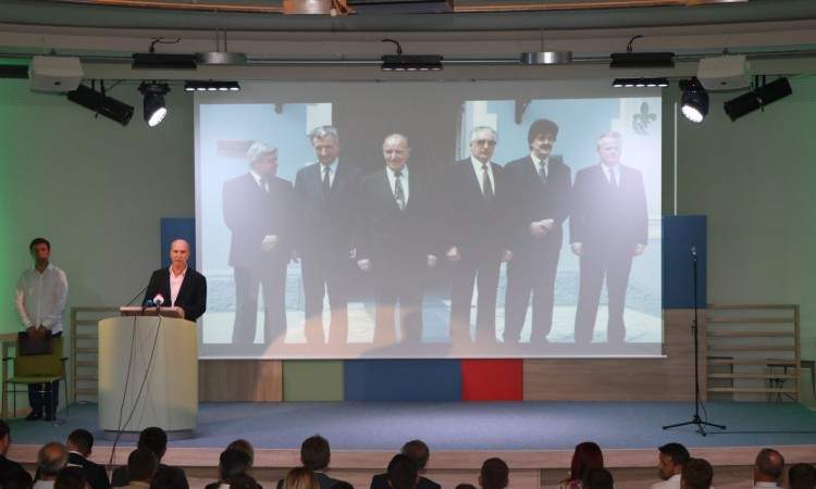 "Izetbegović je bio nalik na svoj narod, u isto vrijeme i musliman i Evropljanin"