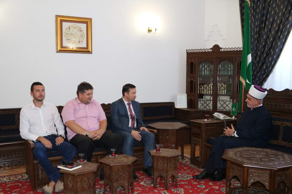 Reis Kavazović: Napad na ženu u Kiseljaku zbog marame tretirati kao zločin iz mržnje