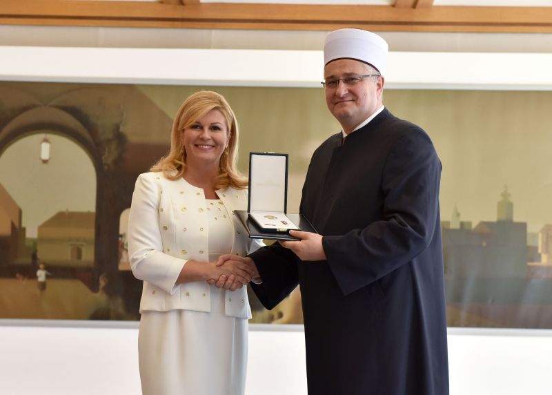 Grabar-Kitarović odlikovala muftiju Hasanovića