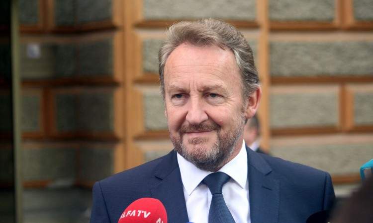 Bakir Izetbegović komentarisao napad Huse Ćesira na novinara