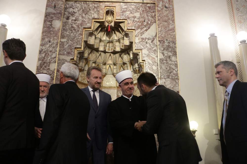 Izetbegović čestitao Bajram: Neka nam radost Bajrama ojača jedinstvo i učvrsti međusobno povjerenje
