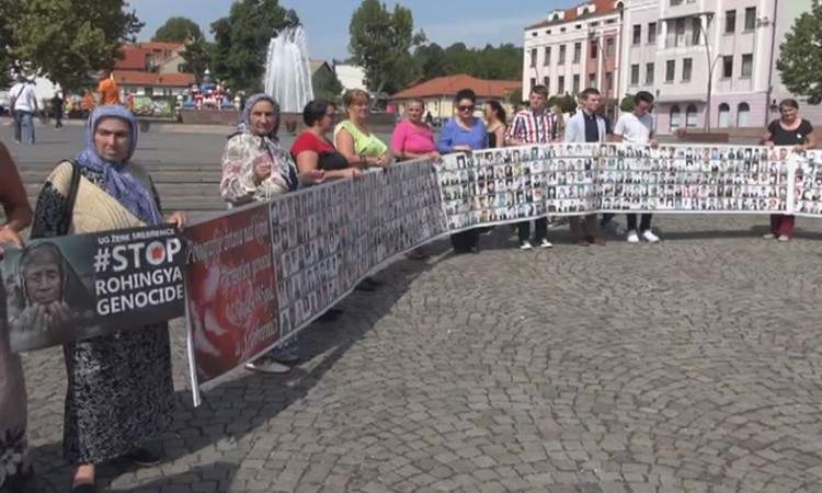 Protestna šetnja srebreničkih majki u Tuzli-Tragedija još nije završena (Video)