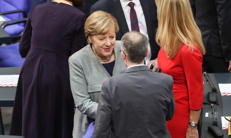 Merkel danas na sjednici Bundestaga, očekuje se burna rasprava