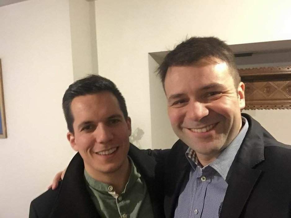 Armin Muzaferija i ambasador Nedim Makarević izveli "Snijeg pade" u Oslu (Video)