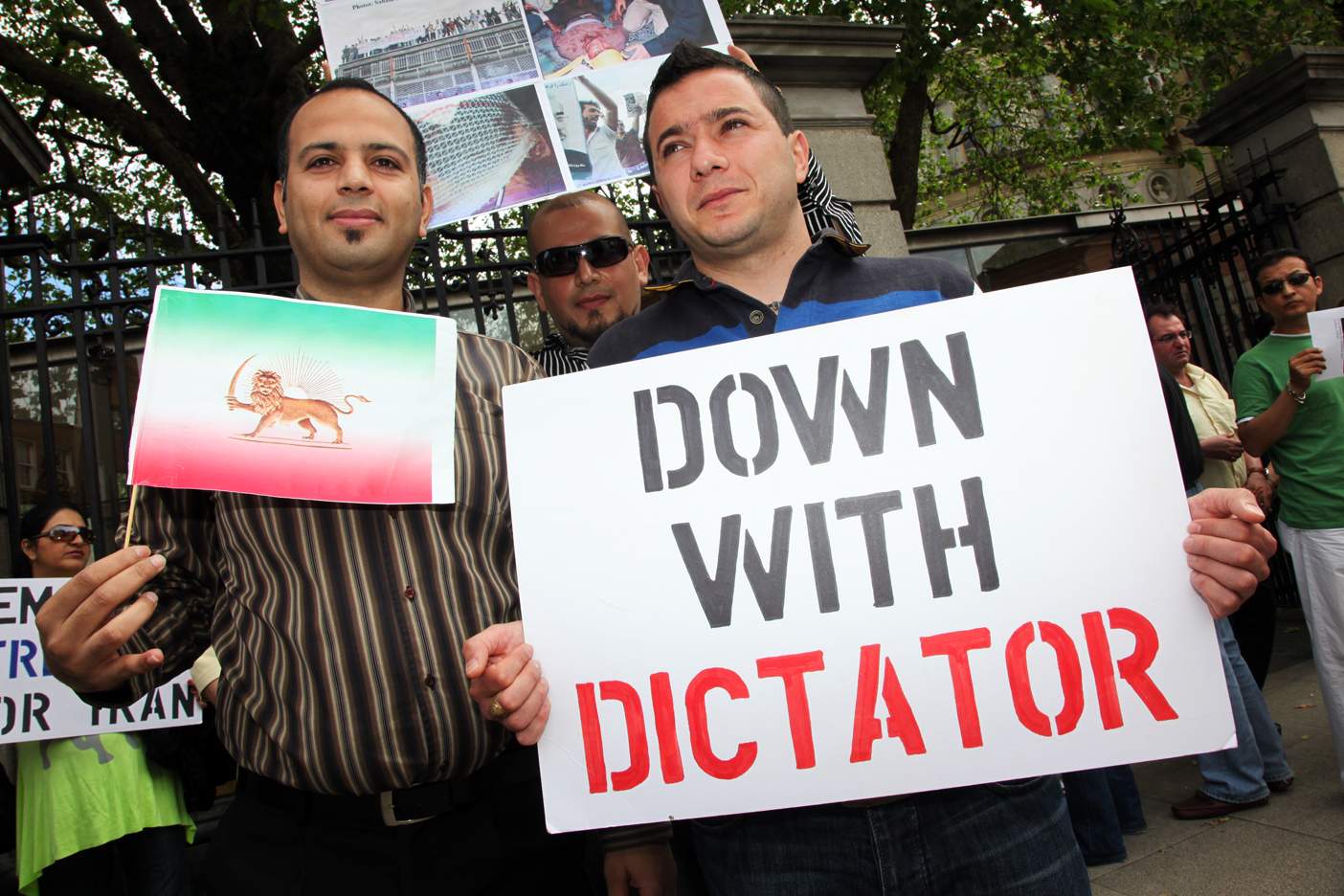 Imam Ahmad Khatami traži da se demonstranti tretiraju kao neprijatelji islama