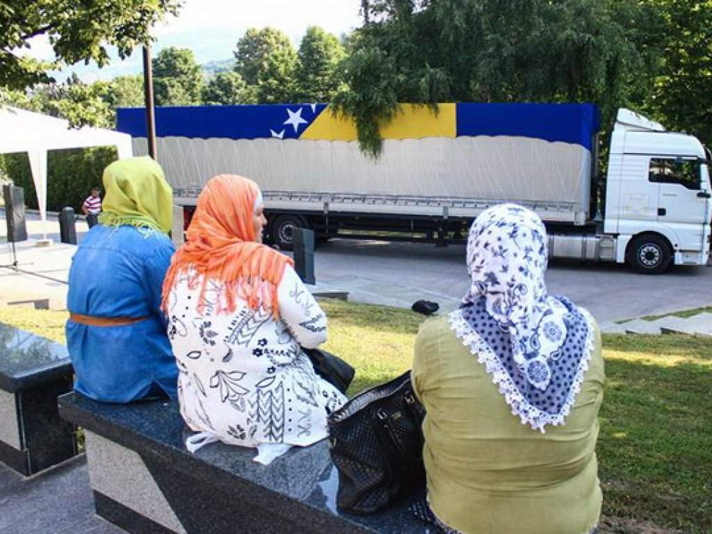 Iz Visokog tabuti 71 žrtve genocida u Srebrenici na putu u konačni mir