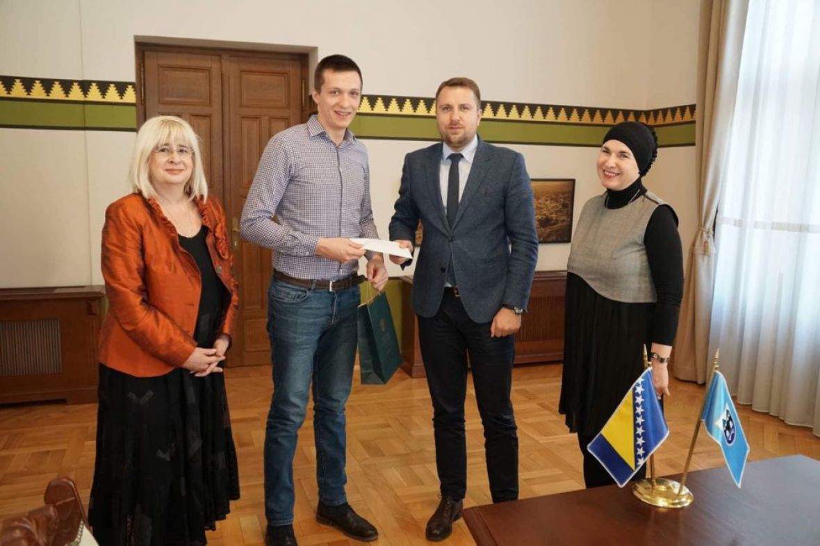 Skaka odlikovao mladića: Pretučen jer je zaustavio džeparoše u pljački