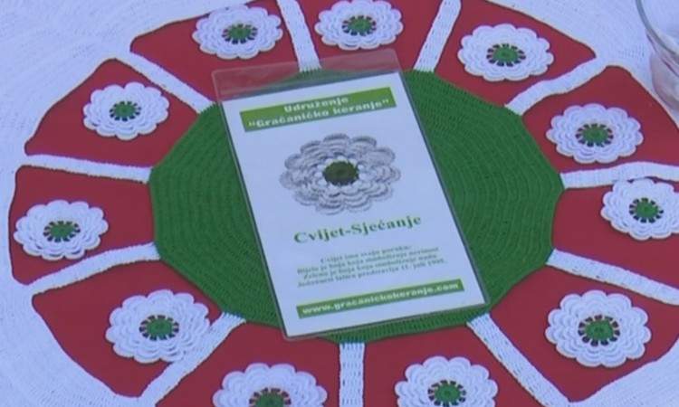 Podjelom cvijeta 'Sjećanje' u Tuzli obilježilen 11. juli (VIDEO)