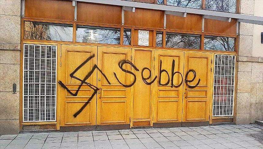 Švedska: Na vratima džamije u Štokholmu iscrtan kukasti križ