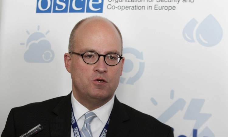 Moore: Degutantno je i žalosno negirati genocid u Srebrenici