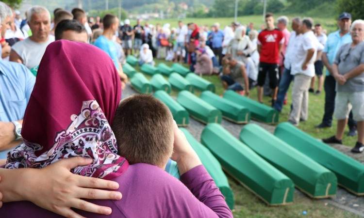 U Potočarima brojne zvanice odaju počast žrtvama genocida