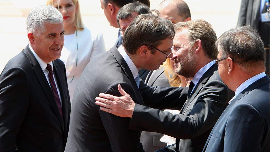 Vučić i Izetbegović telefonom o odnosima u regiji